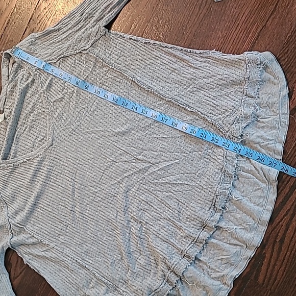 We The Free People Laguna Gray Distressed Slouchy Long Sleeve Thermal Top Wmn L - Picture 11 of 12